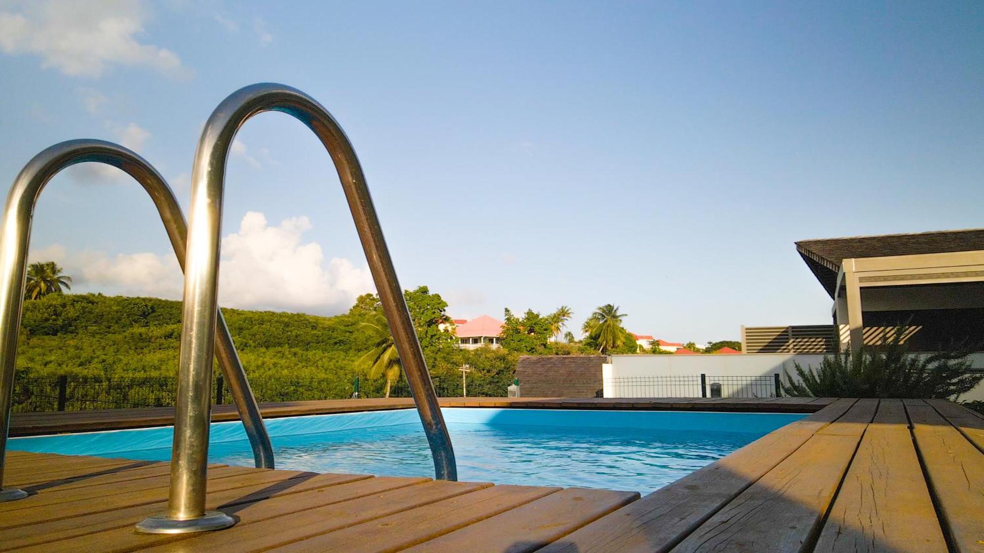 Studio Avec Piscine, A 3 Minutes A Pied Des Plages Sainte-Anne  Exteriér fotografie